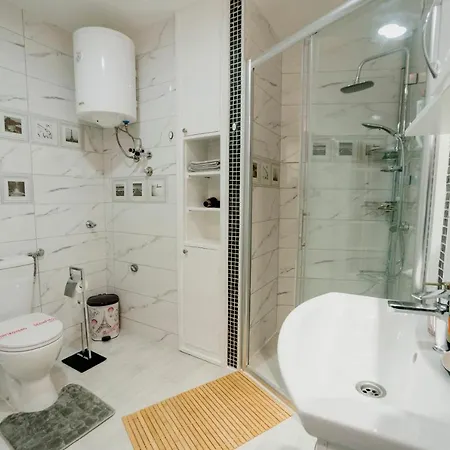 Leana Apartment *